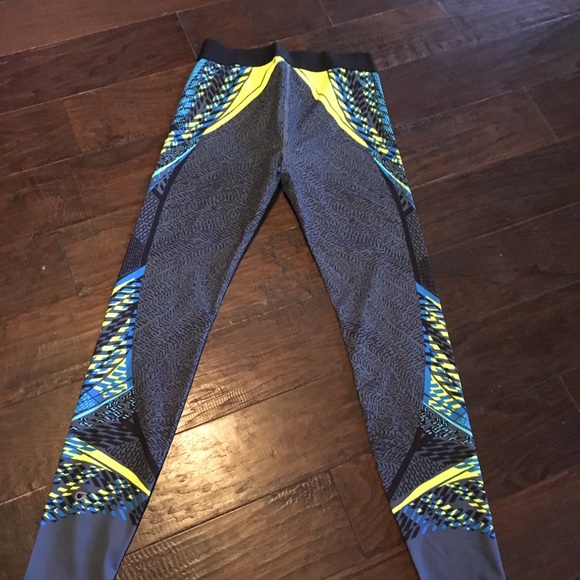 GAP workout pants - Picture 2 of 3